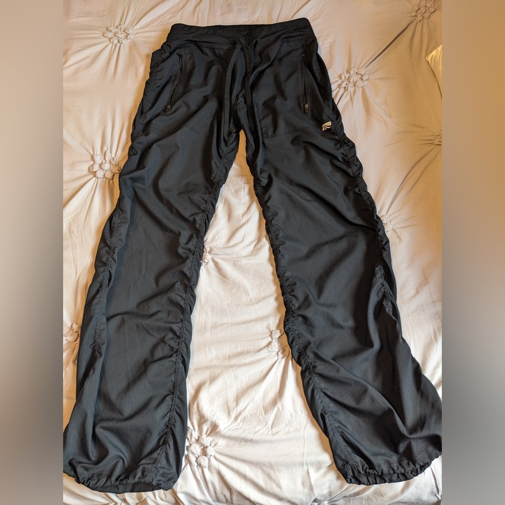 Marika Size M Lightweight Joggers Drawstring Workout Pants